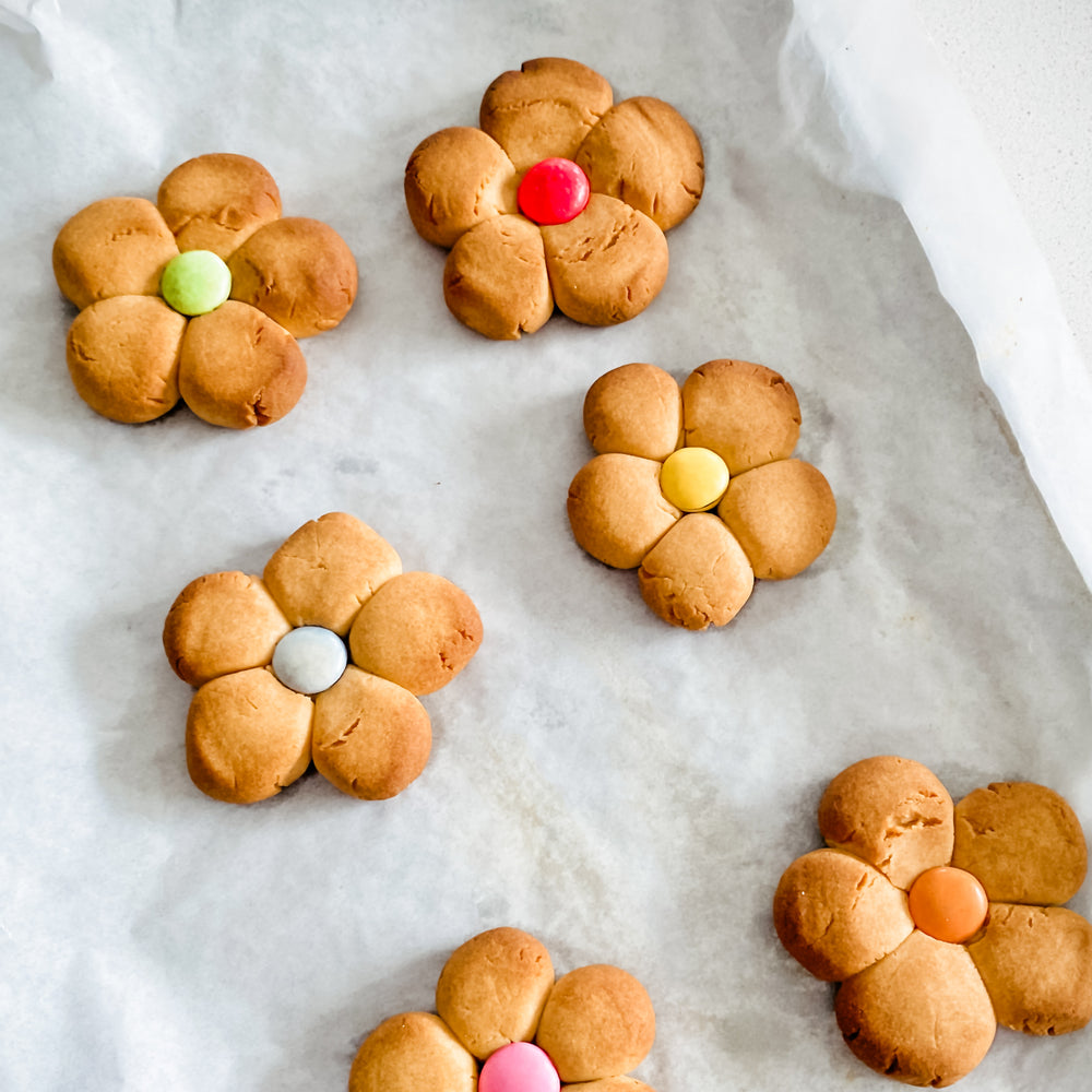 Flower Cookie Magic: 3-Ingredient Mānuka Honey Shortbread Cookies